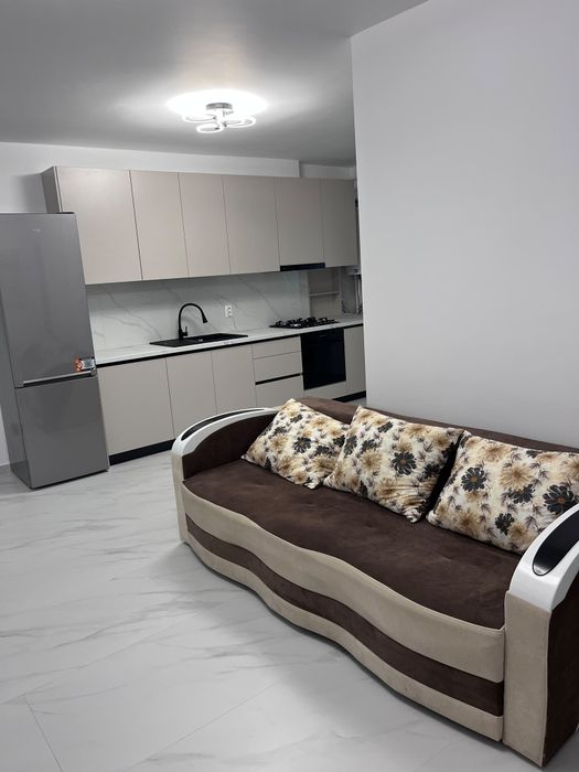 Închiriez apartament 3 camere in  Floresti
