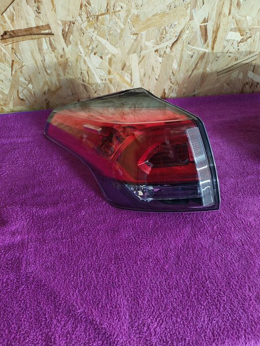Задние фонари Toyota Rav4