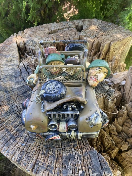 Военен джип касичка