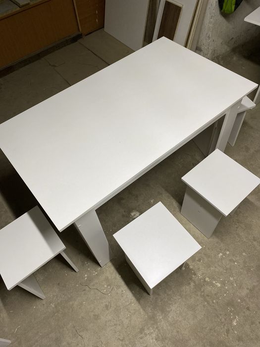 Стол и стулья.25000