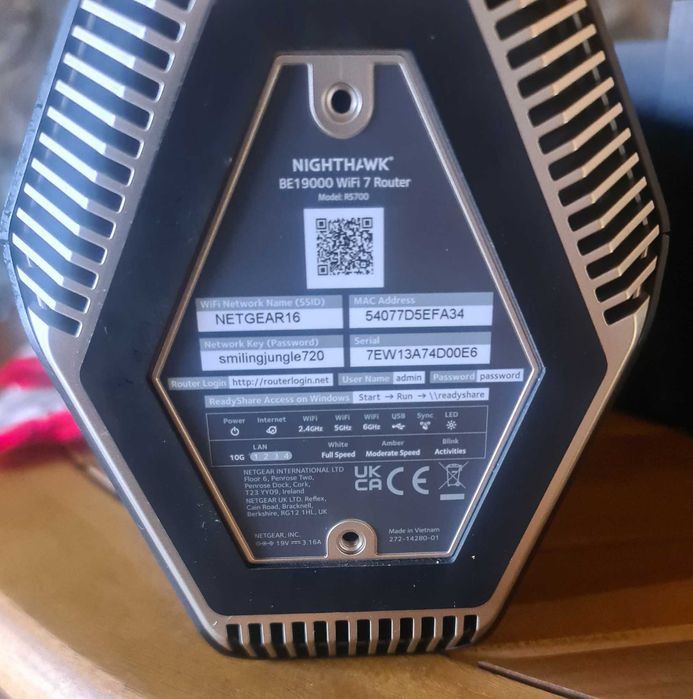 Ruter wireless Netgear Nighthawk rs700 wifi 7 triband router