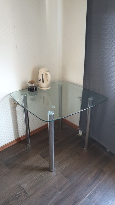 Продам стол кухонный стеклянный