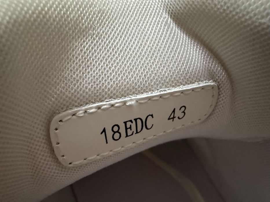 Dior B22