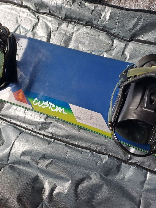 Vând placă snowbaord .