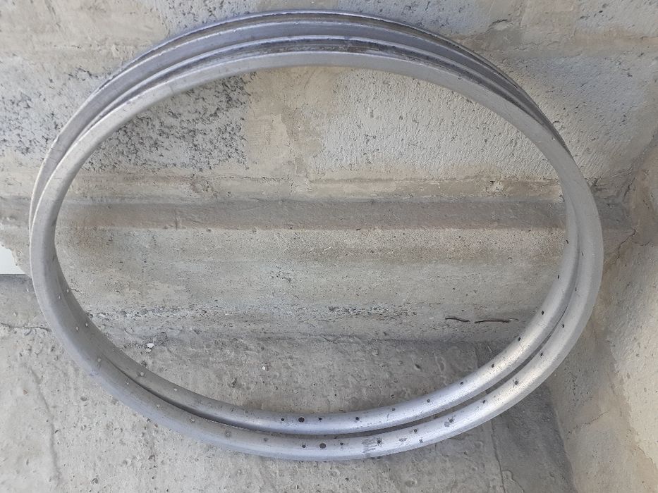 Prodayotsa  2 perednie diski 28