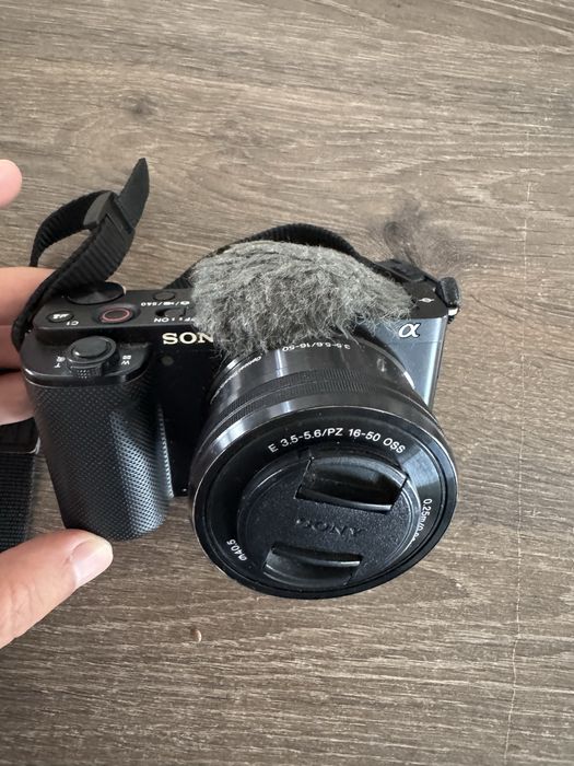 Kit Complet Sony ZV-E10 + 2 Obiective (16-50mm OSS + Tele 55-210mm OSS)