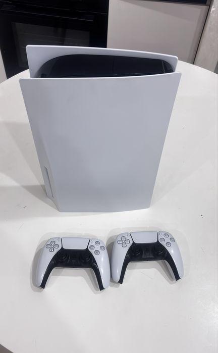 PlayStation 5 (с дисководом) + 2 геймпада + Игры