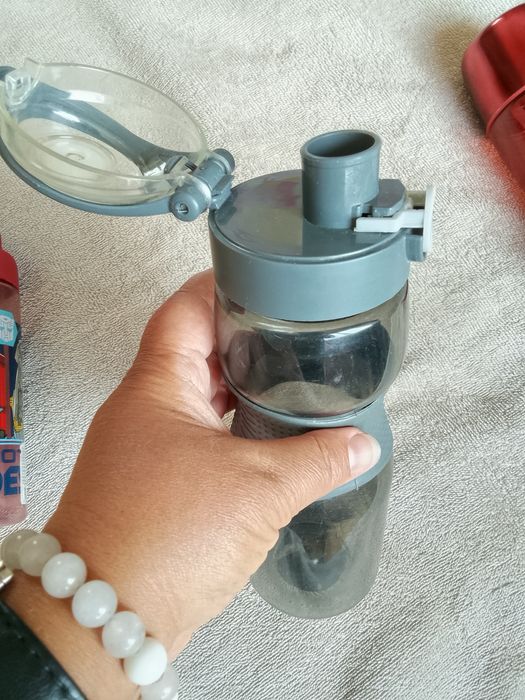 Продам бутылки под воду