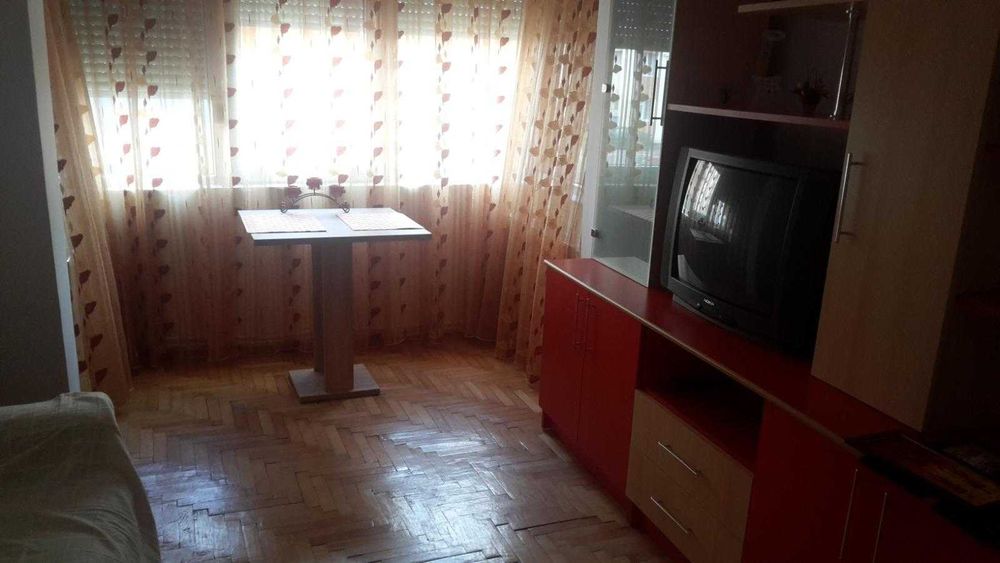 Inchriez apartament cu 2 camere zona centrala-1300 lei/luna