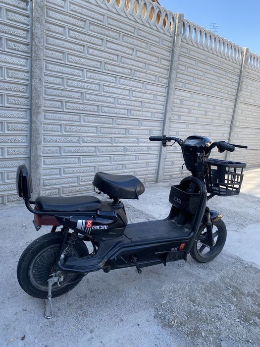 Продаётся электроскутер Gicini SK8