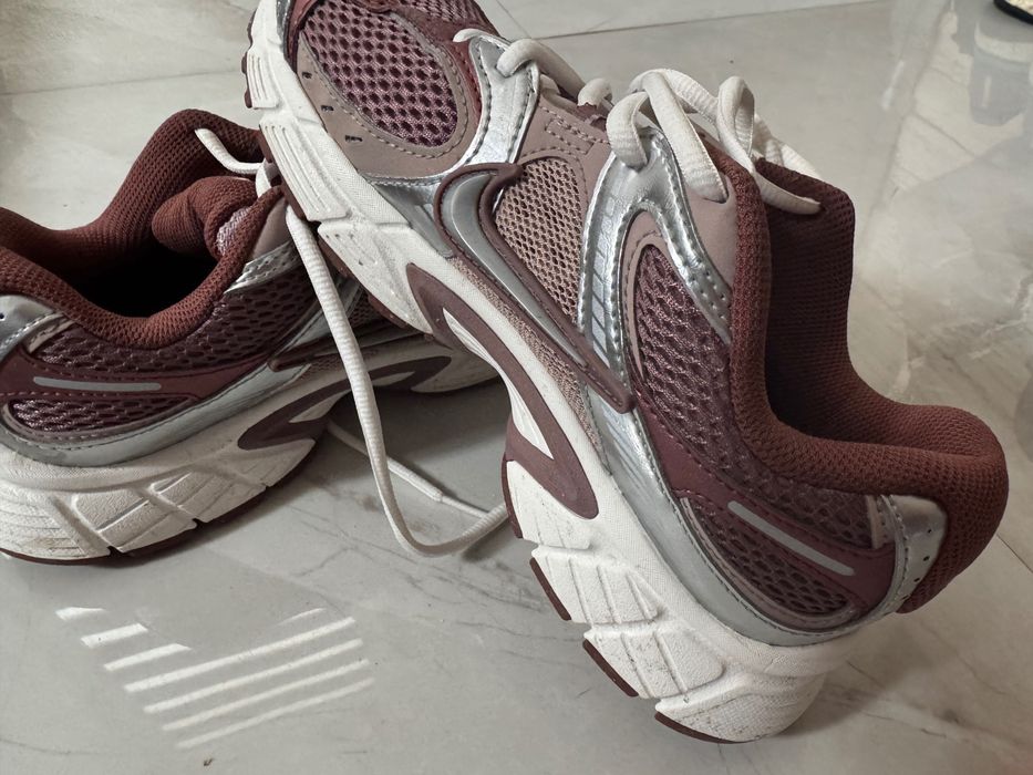 Запазени маратонки Nike