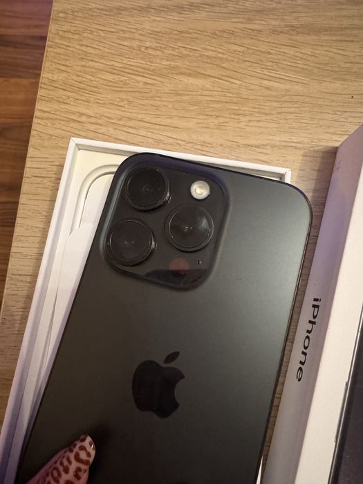 Vand iphone 15 pro impecabil