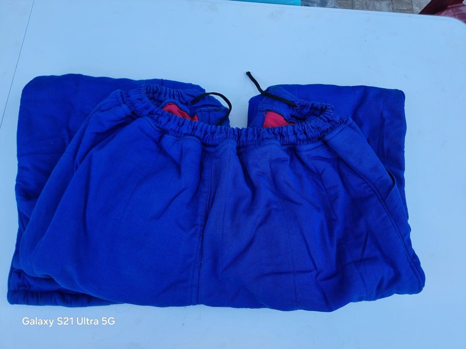 Pantaloni de salopeta foarte grosi