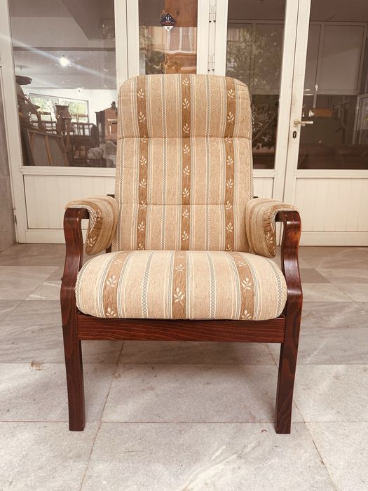 Удобно скандинавско кресло – масивно дърво, висок комфорт