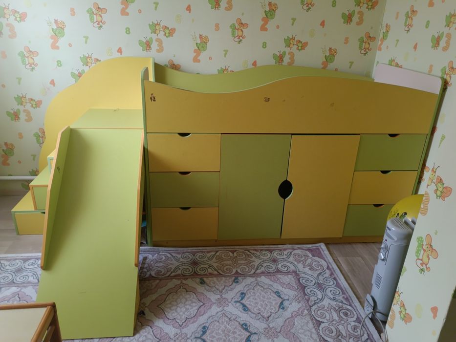 Кровать детская с горкой