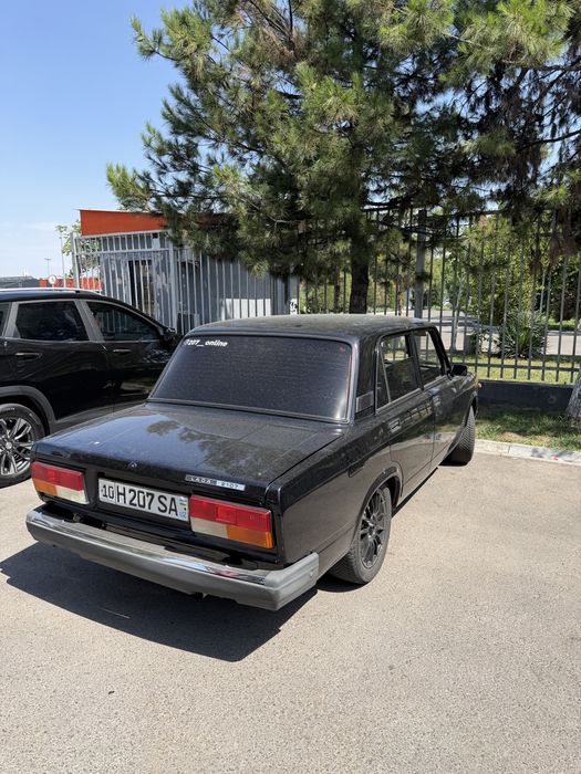 Lada vaz 2107 sotiladi