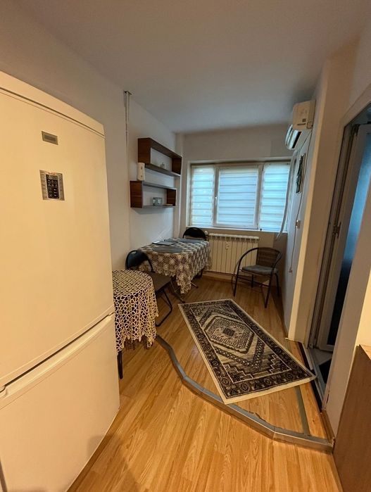 Închiriez garsoniera