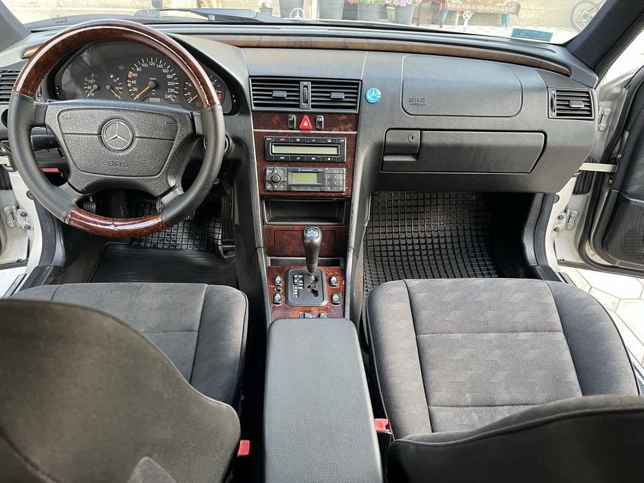Mersedes C-class 230
