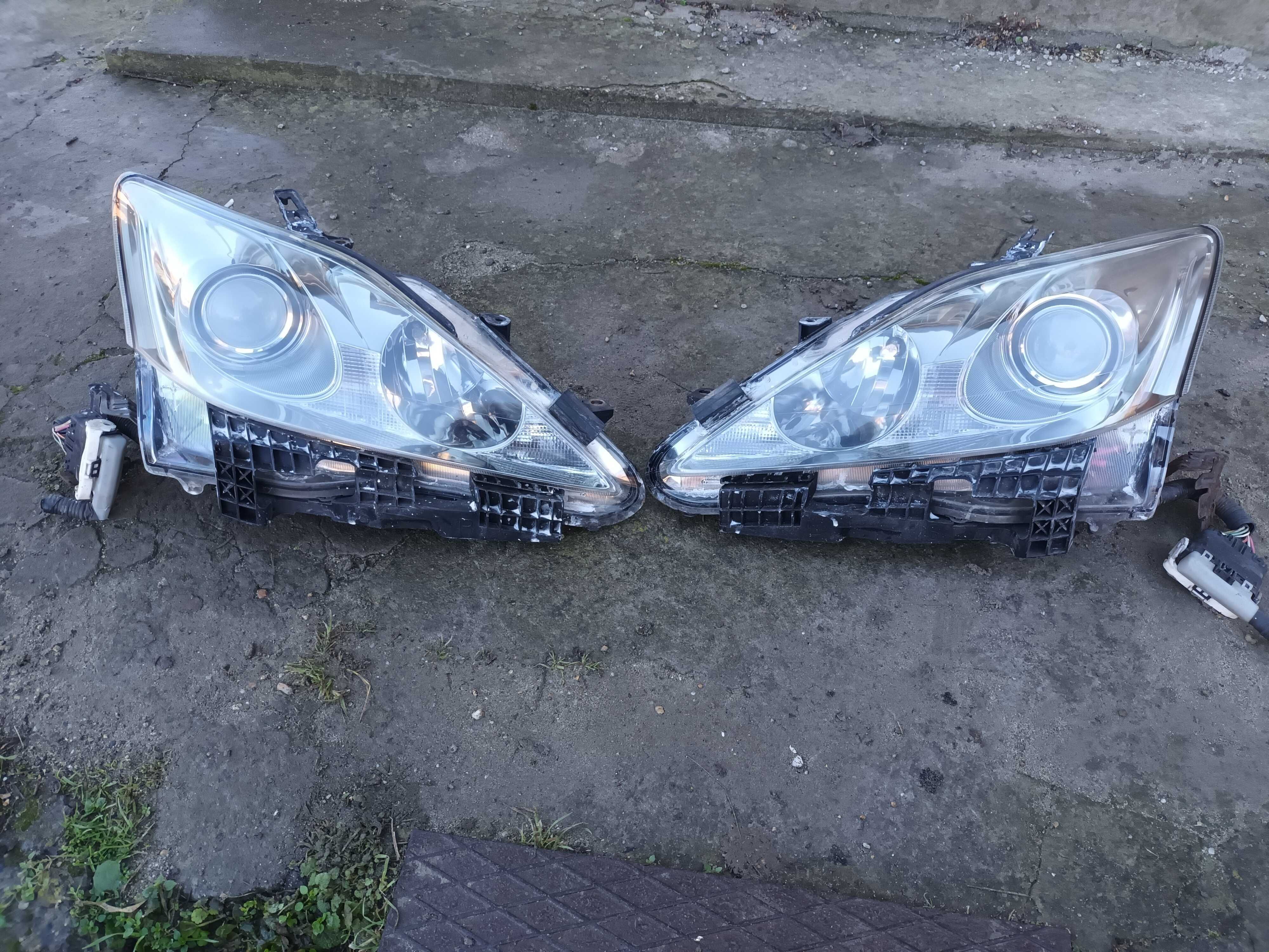 Ляв и десен фар за лексус ис 250 LEXUS IS250 гр. Белене • OLX.bg