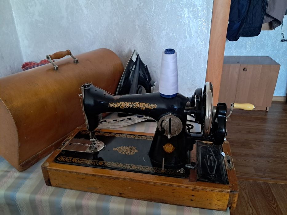Продам швейную машинку