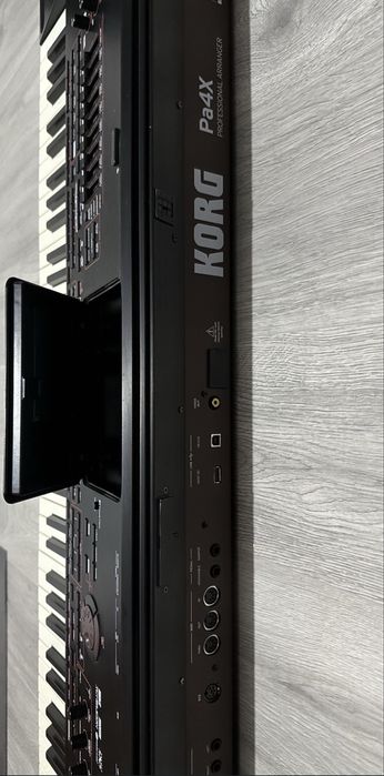 Vând Korg Pa4x Impecabilă