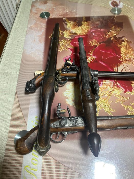 Lot pistoale panoplie