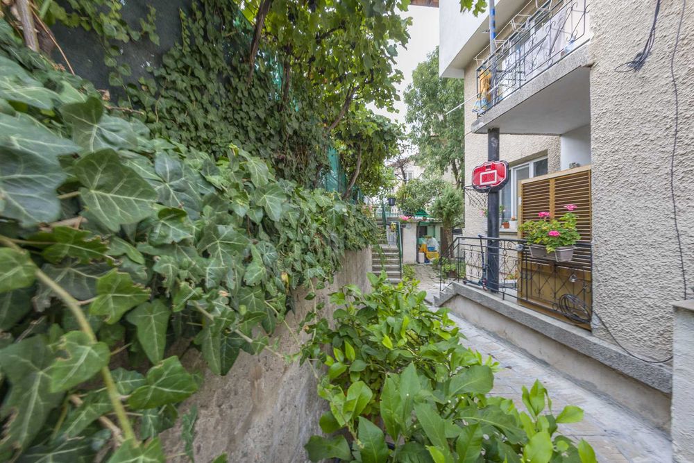 Продава къща в ж. кв. Драгалевци