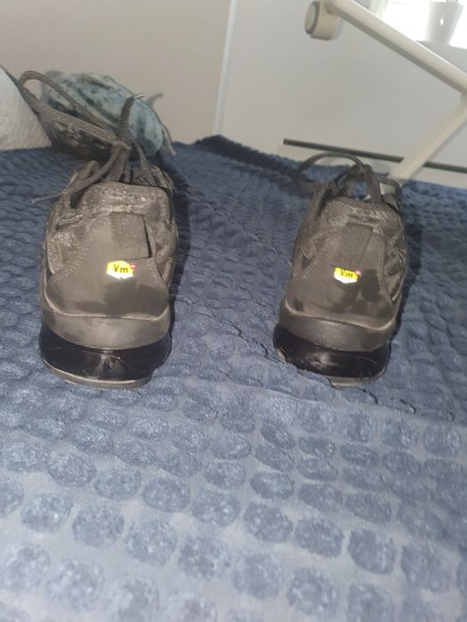 Vapormax plus размер 42 няма забележки носени 3 пъти