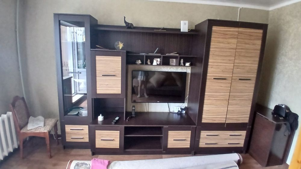 Срочно продам мебель в зал