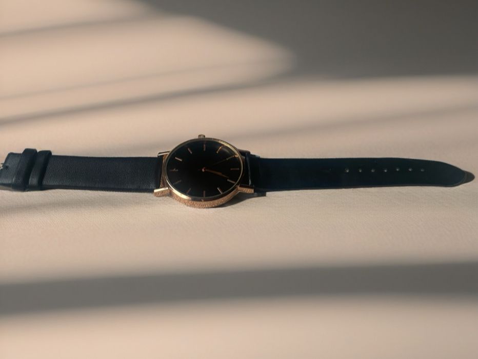 Ceas elegant negru & rose gold – accesoriu minimalist