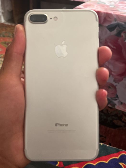 Продам iPhone 7+