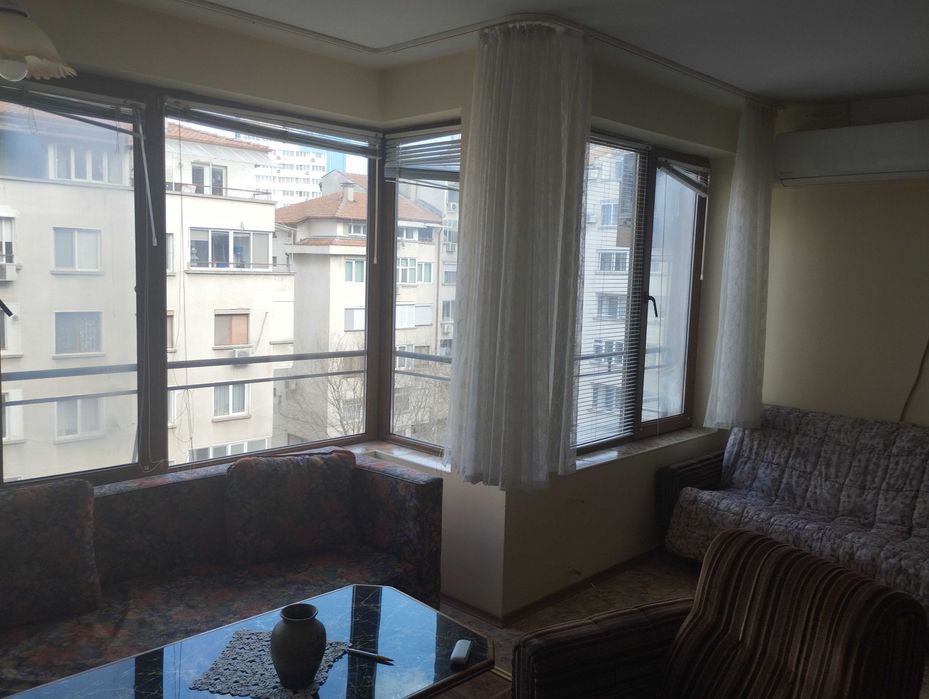 Дава се под наем Двустаен апартамент в Бургас, Лазур - 70 кв.м за 204 € - Снимка #1