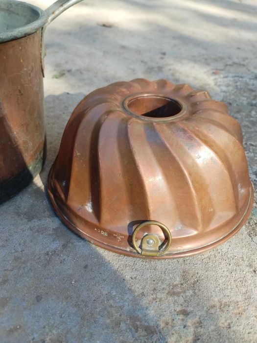 Меден тиган и медна форма за кекс