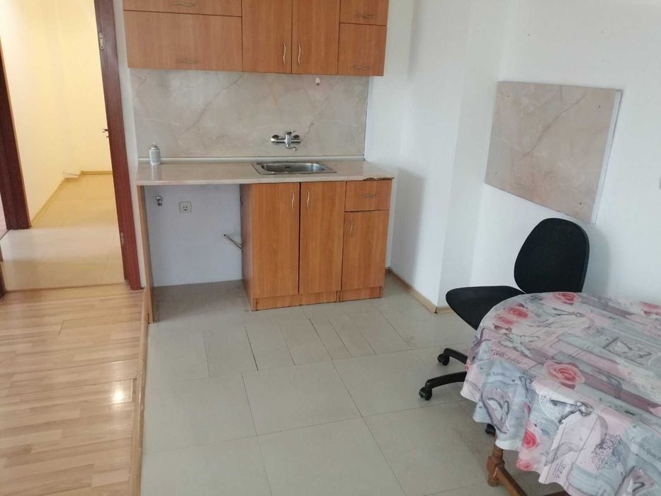 Двустаен необзаведен апартамент, Под наем, кв. Вароша