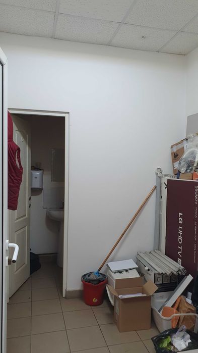 Vand spatiu comercial bd.Alexandru Vlahuta nr.36 vitrina 14m,sau inchirez.