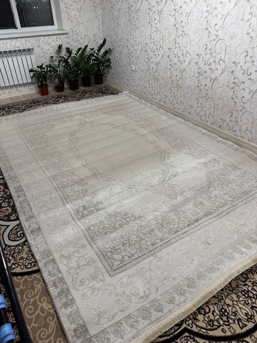 ковры в отличном состояний