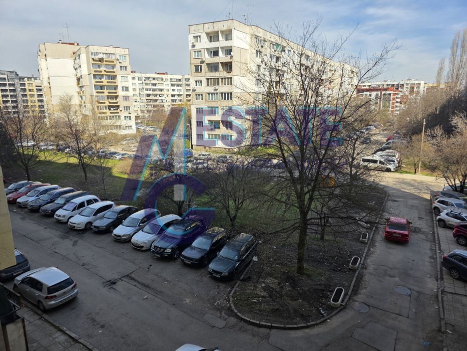 Тристаен апартамент в гр. София, жк. Връбница 2