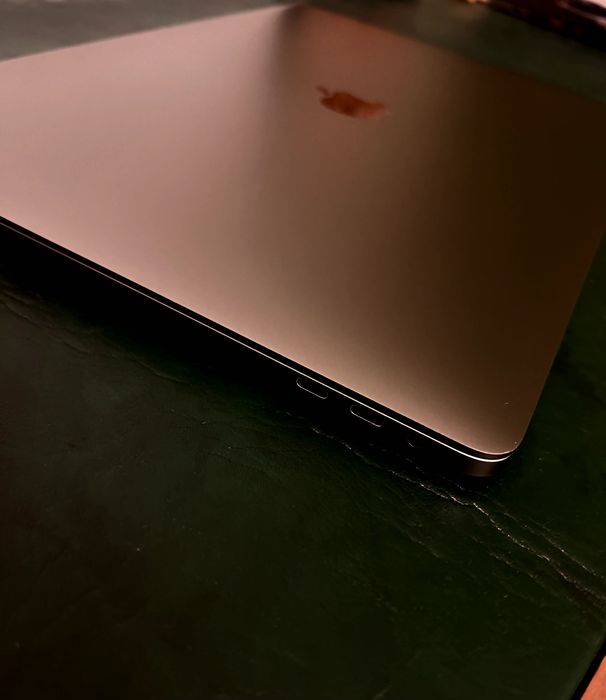 MacBook Pro 2017 в идеальном состоянии