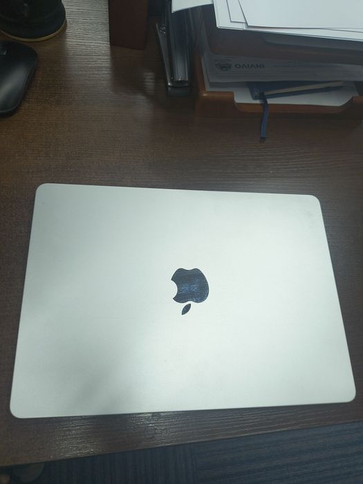 Macbook Air M3 (16/512)