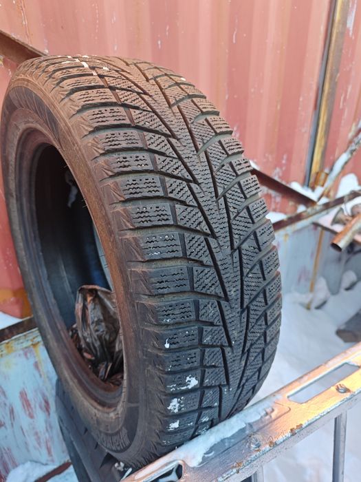 Продам комплект зимних шин