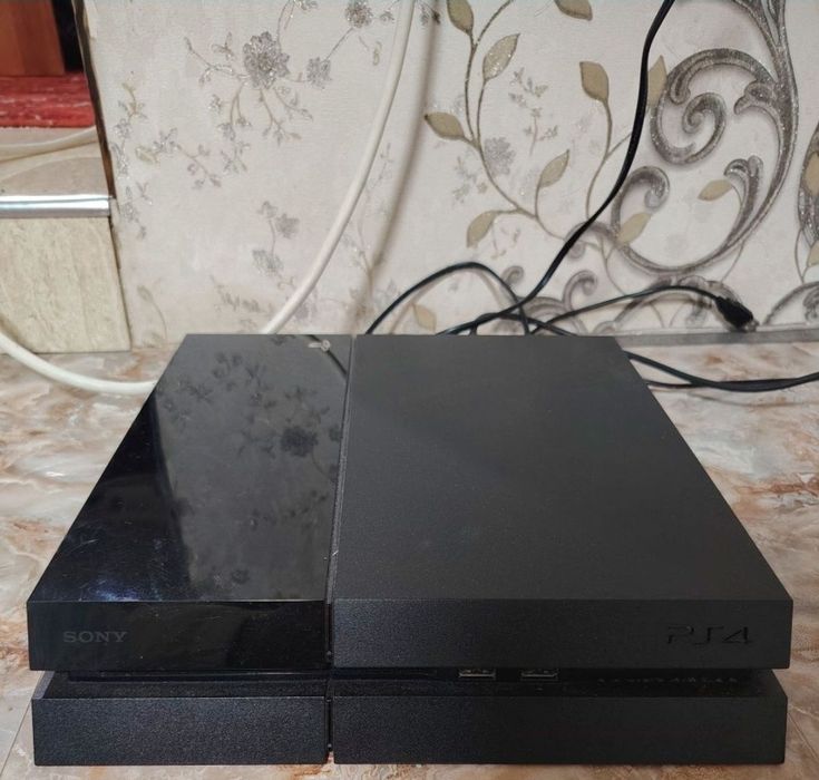 Plesteshin 4 slim 1tb xotirasi oyinlari bor