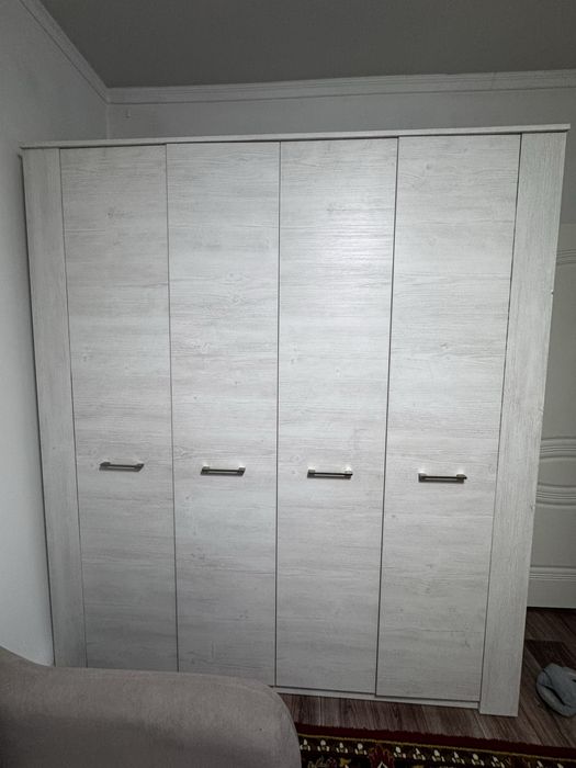 Продам распашной шкаф