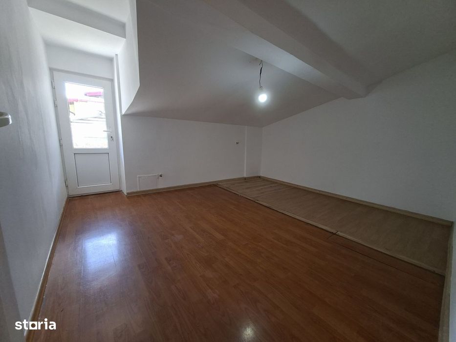 Piata Unirii, Calea Calarasilor, PROPRIETAR, vand casa P+M, 4 camere