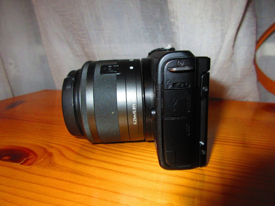 Продавам фотоапарат Canon EOS M200 + 16gb SD карта