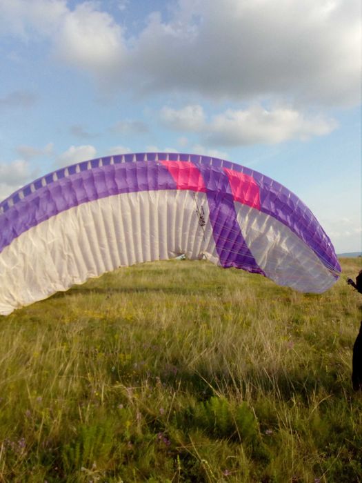 парапланери,парапланер ,,запасни парашути,парамотори,сбруи