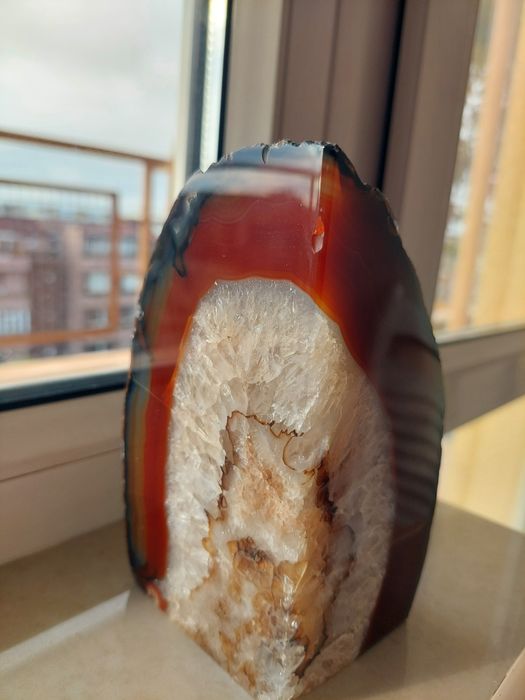 Масивна част от геода - ахат с кварц