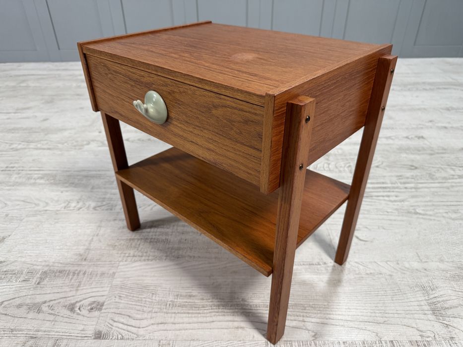 Нощно шкафче от 60-те Д908