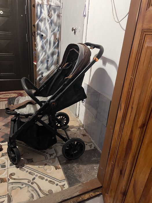 Продам коляску. В коричневом цвете. Б/у