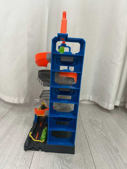 Гараж для машинок Hot Wheels четырехэтажный GNL70 ХОТ ВИЛС