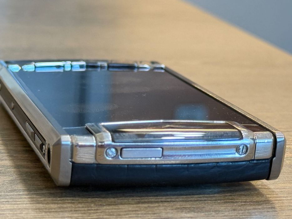 Vertu Ti Black Alligator Luxury Phone